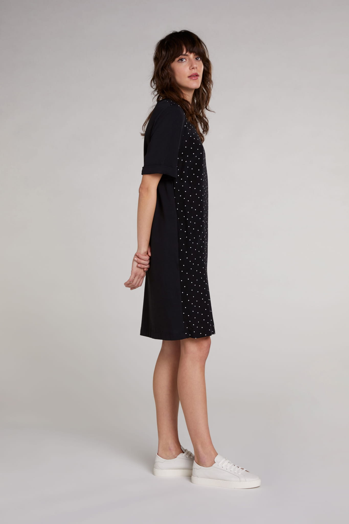 Dopasowana sukienka w kropki Oui