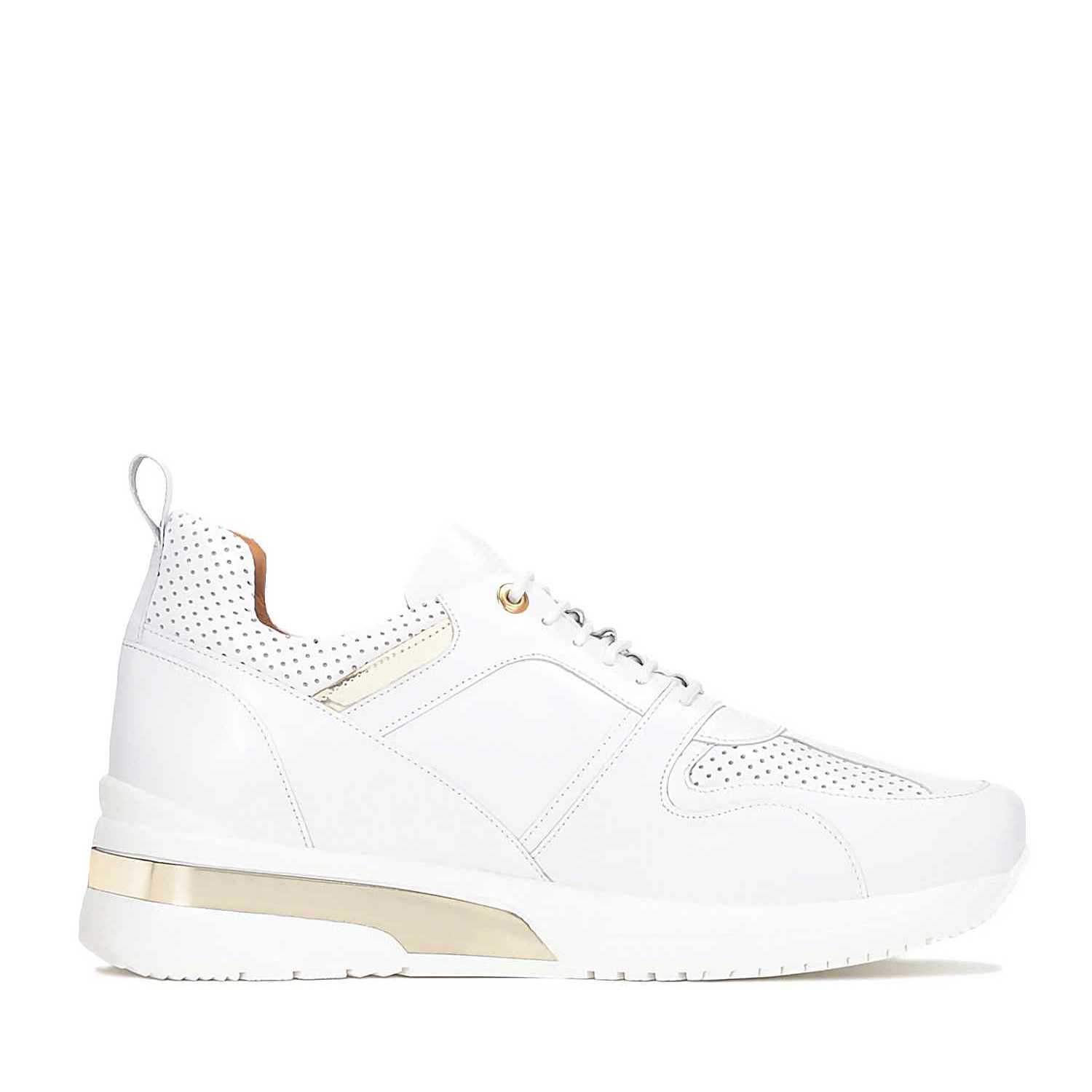 Białe sneakersy damskie