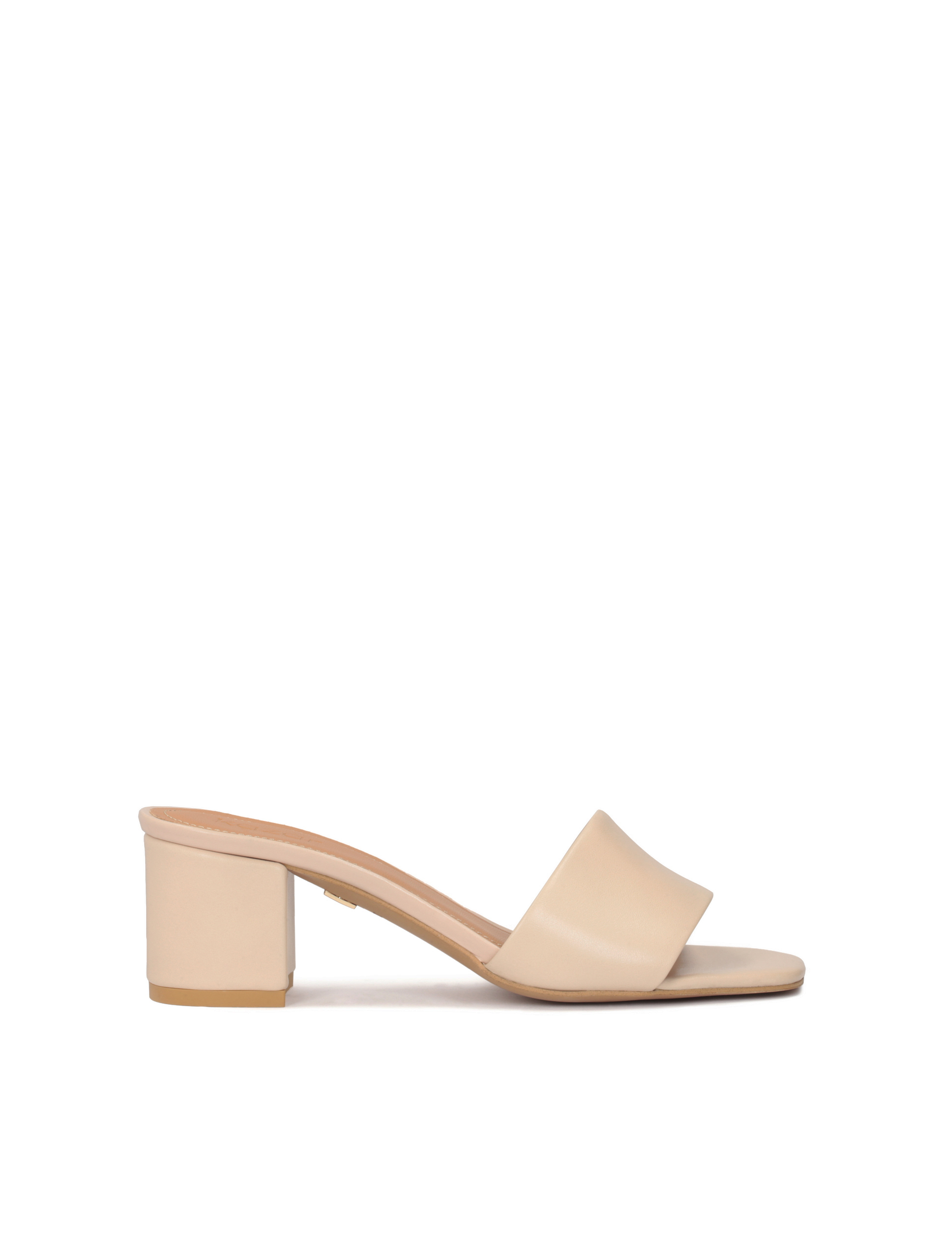 Beżowe skórzane klapki na obcasie