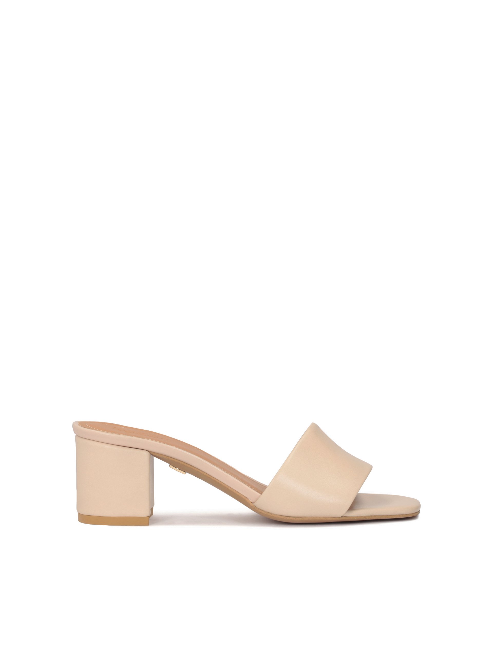 Beżowe skórzane klapki na obcasie