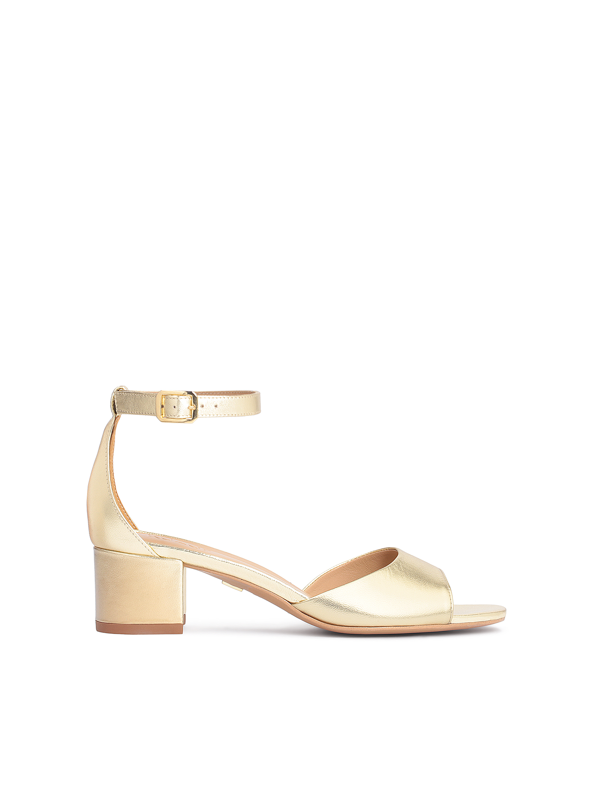 Złote sandały damskie ze skóry na niskim obcasie