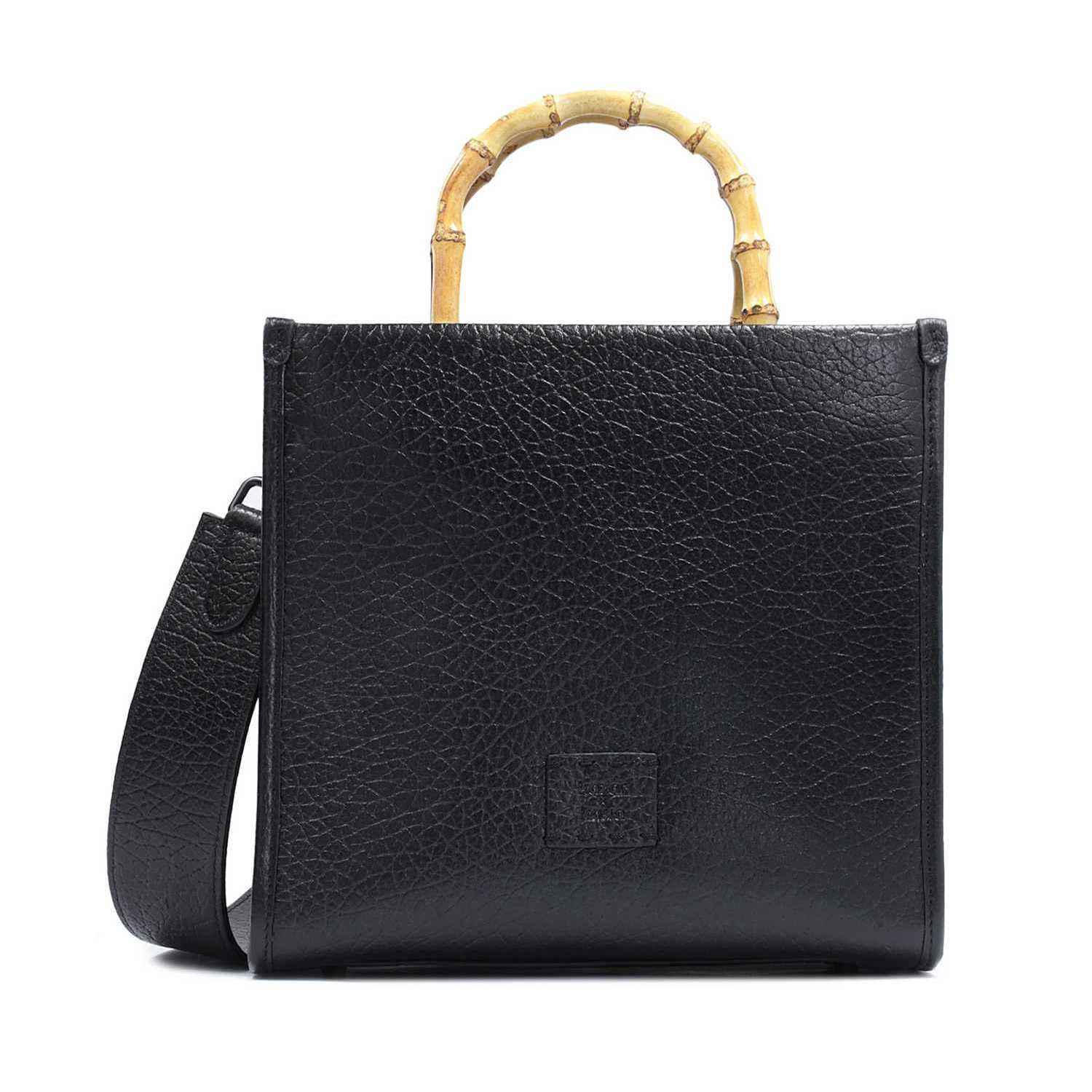 Czarna torebka z bambusowymi rączkami wykonana z czarnej skóry kazar x kasia