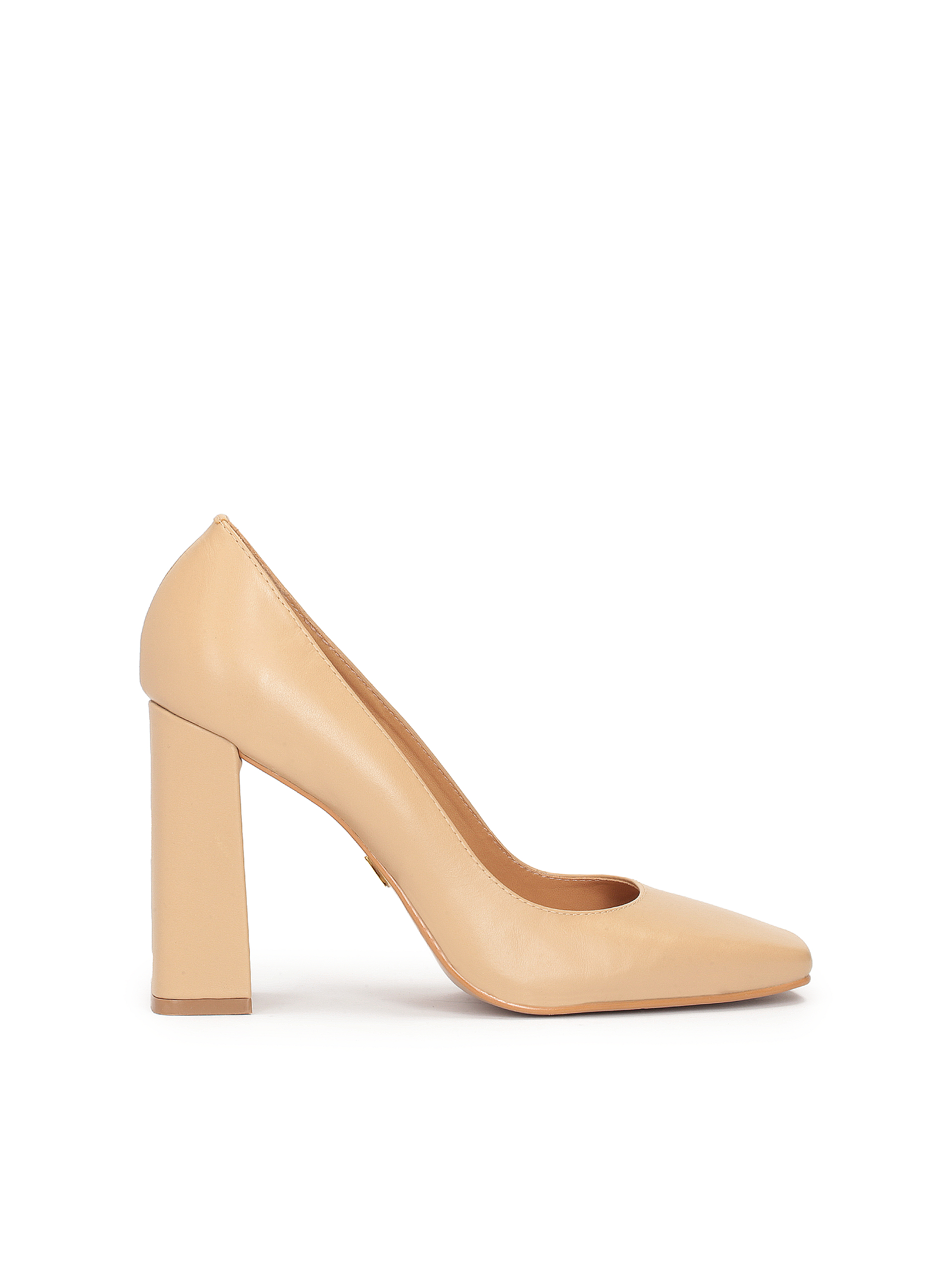 Czółenka skórzane z kwadratowymi noskami