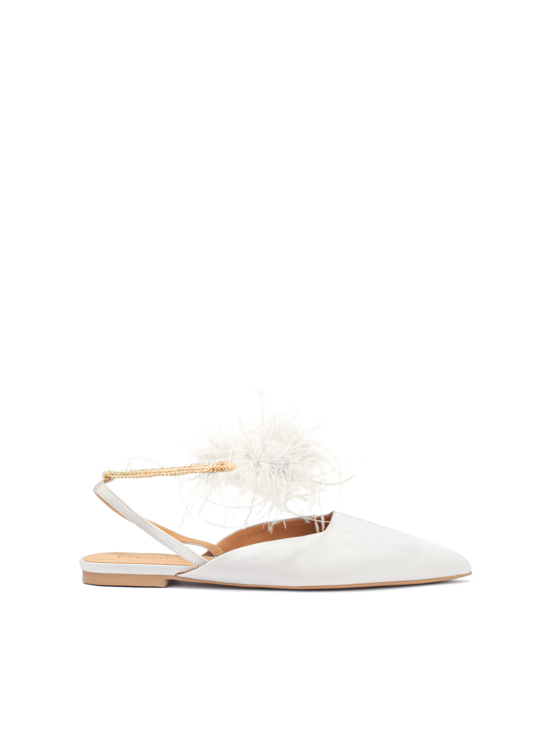 Białe płaskie czółenka ślubne z pełnym noskiem i piórami