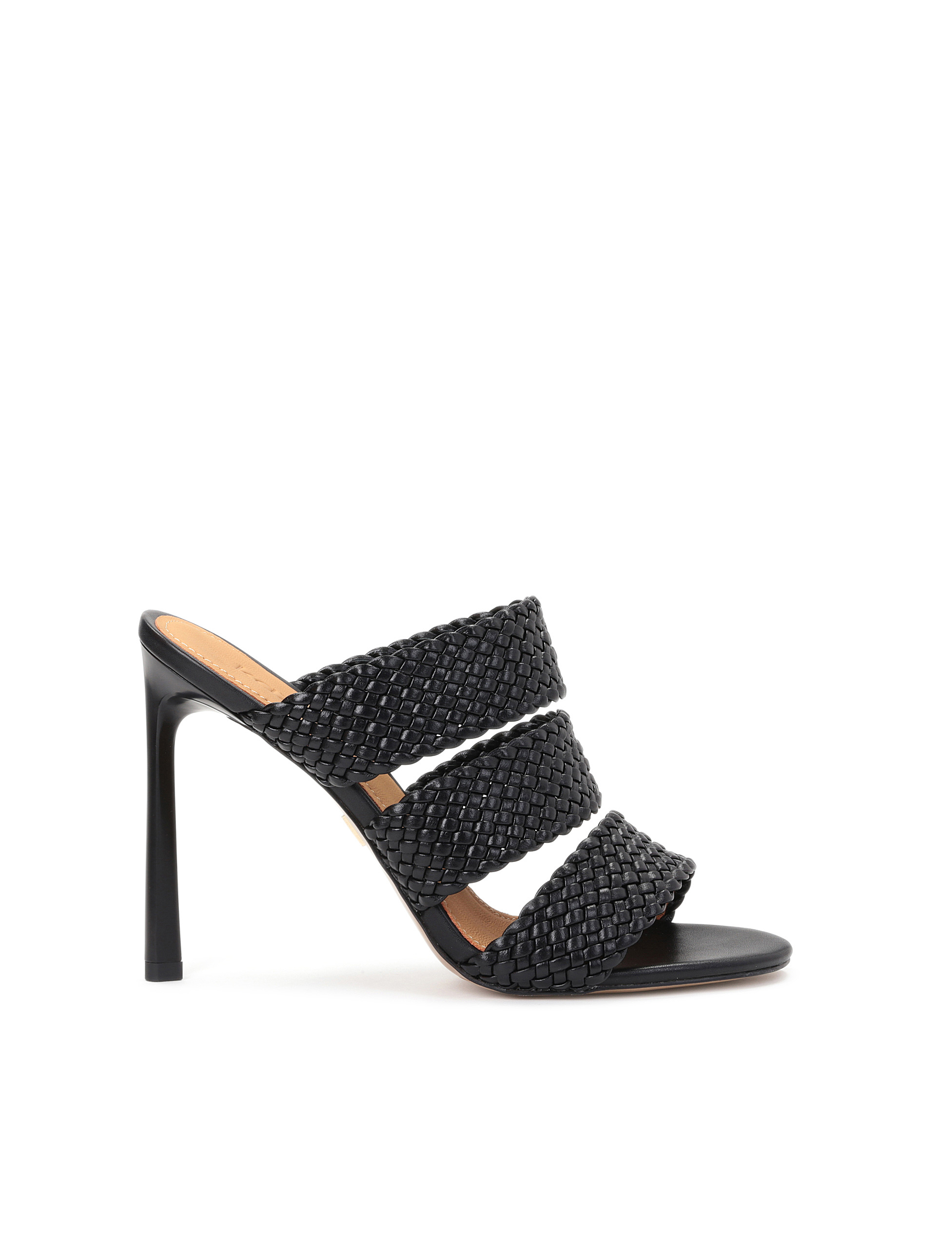 Czarne skórzane klapki na smukłym obcasie