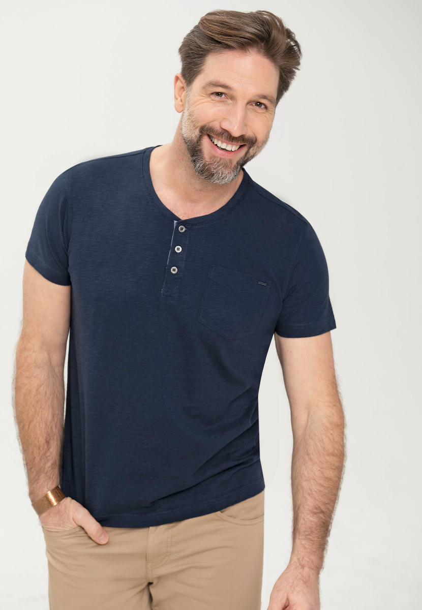 Męska koszulka z rozpinanym dekoltem i kieszonką T-HUBRIS