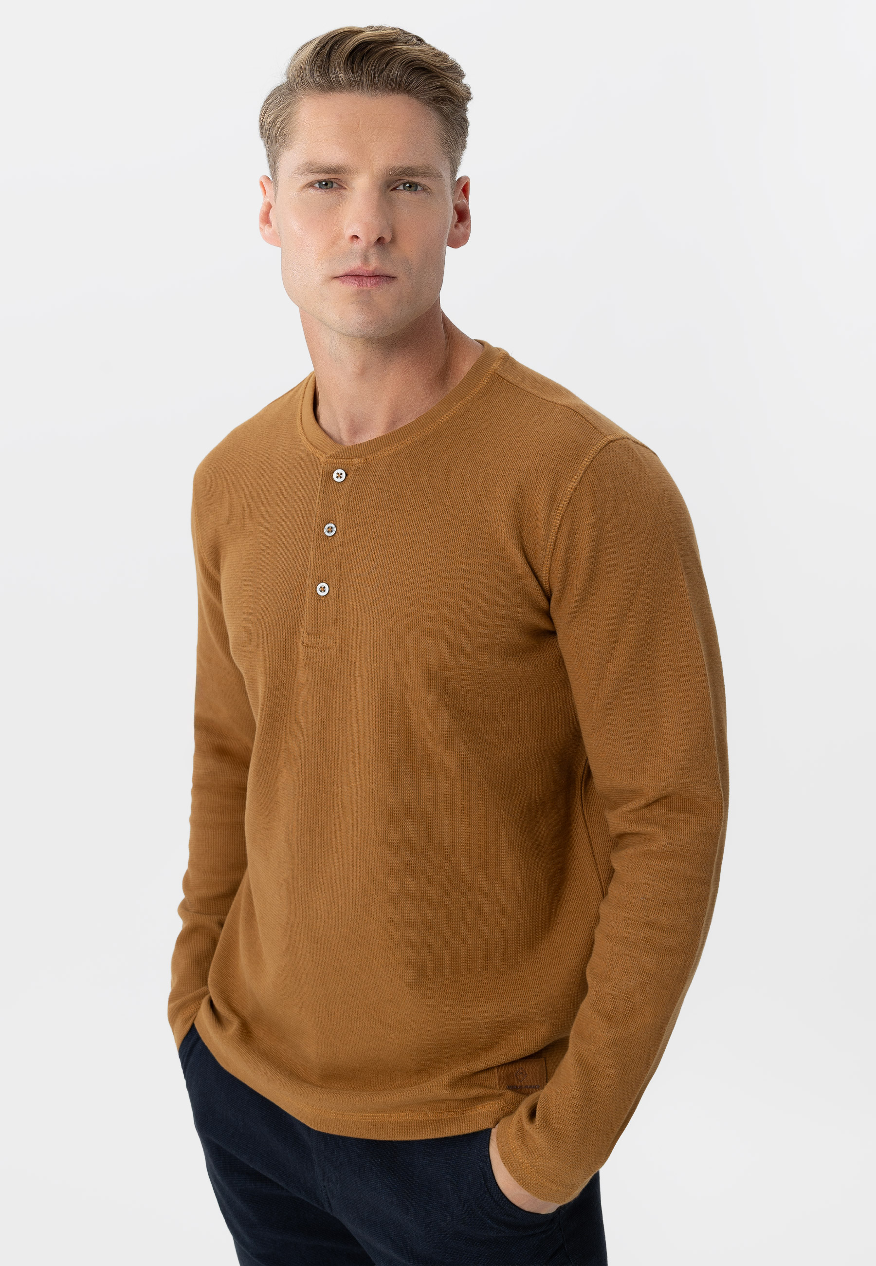 Beżowy longsleeve L-AZUX