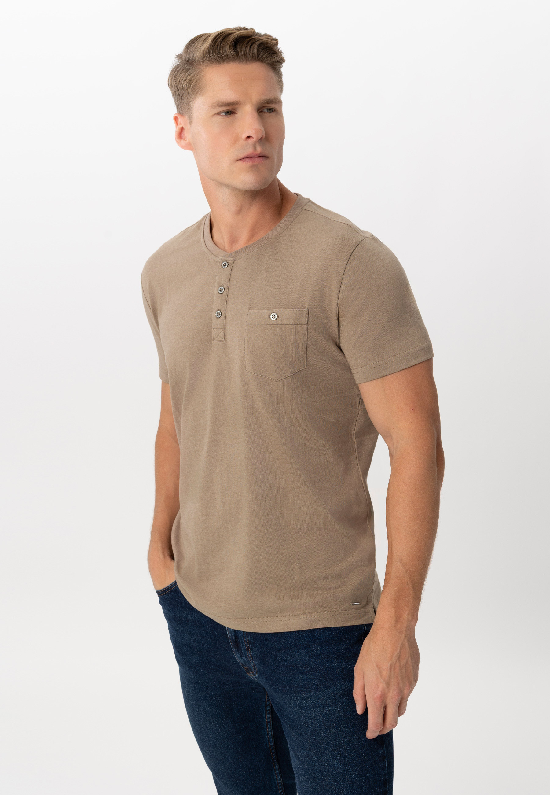 T-shirt z dekoltem na guziki T-WARU