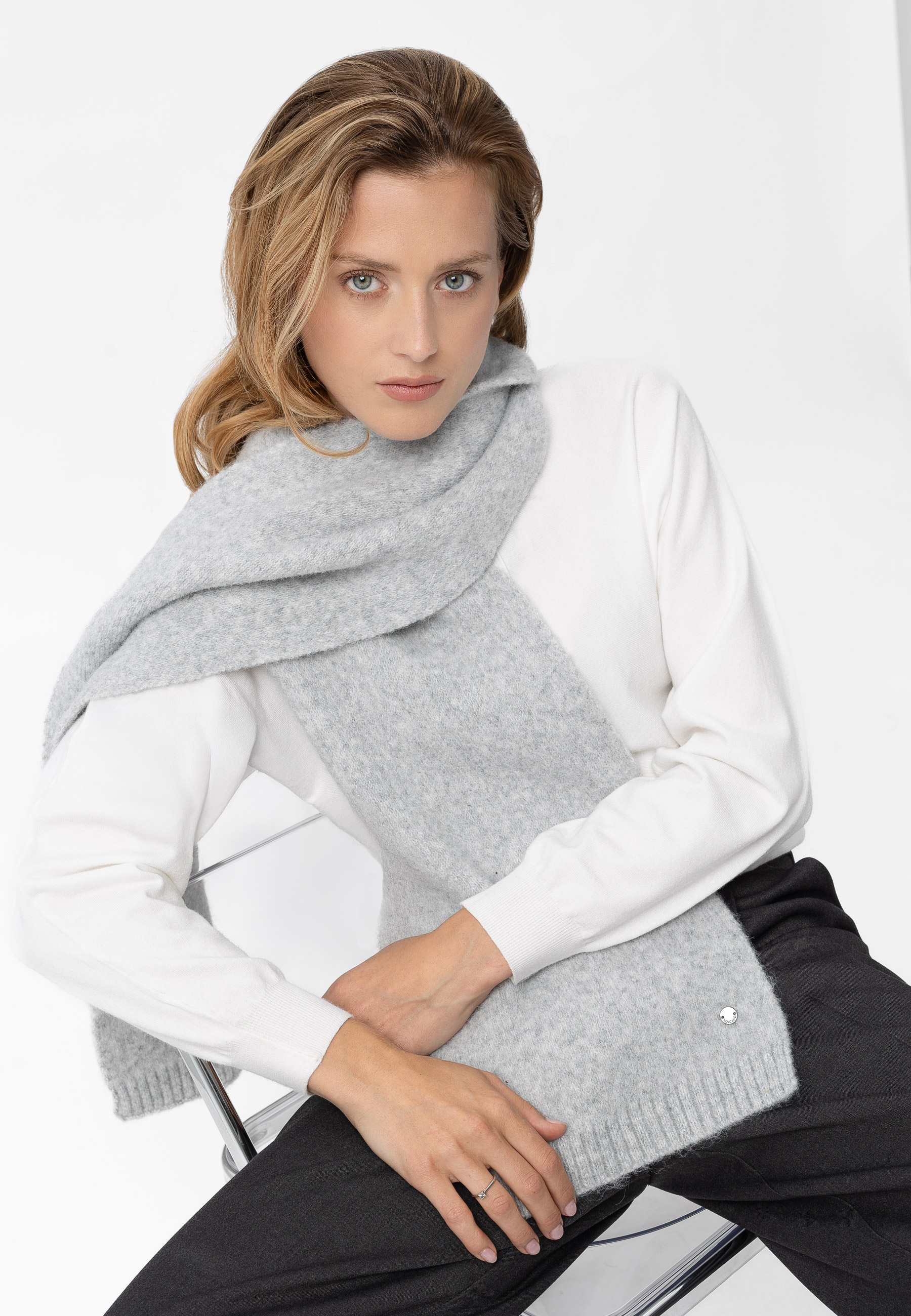 Długi szal z wełną H-VELVET