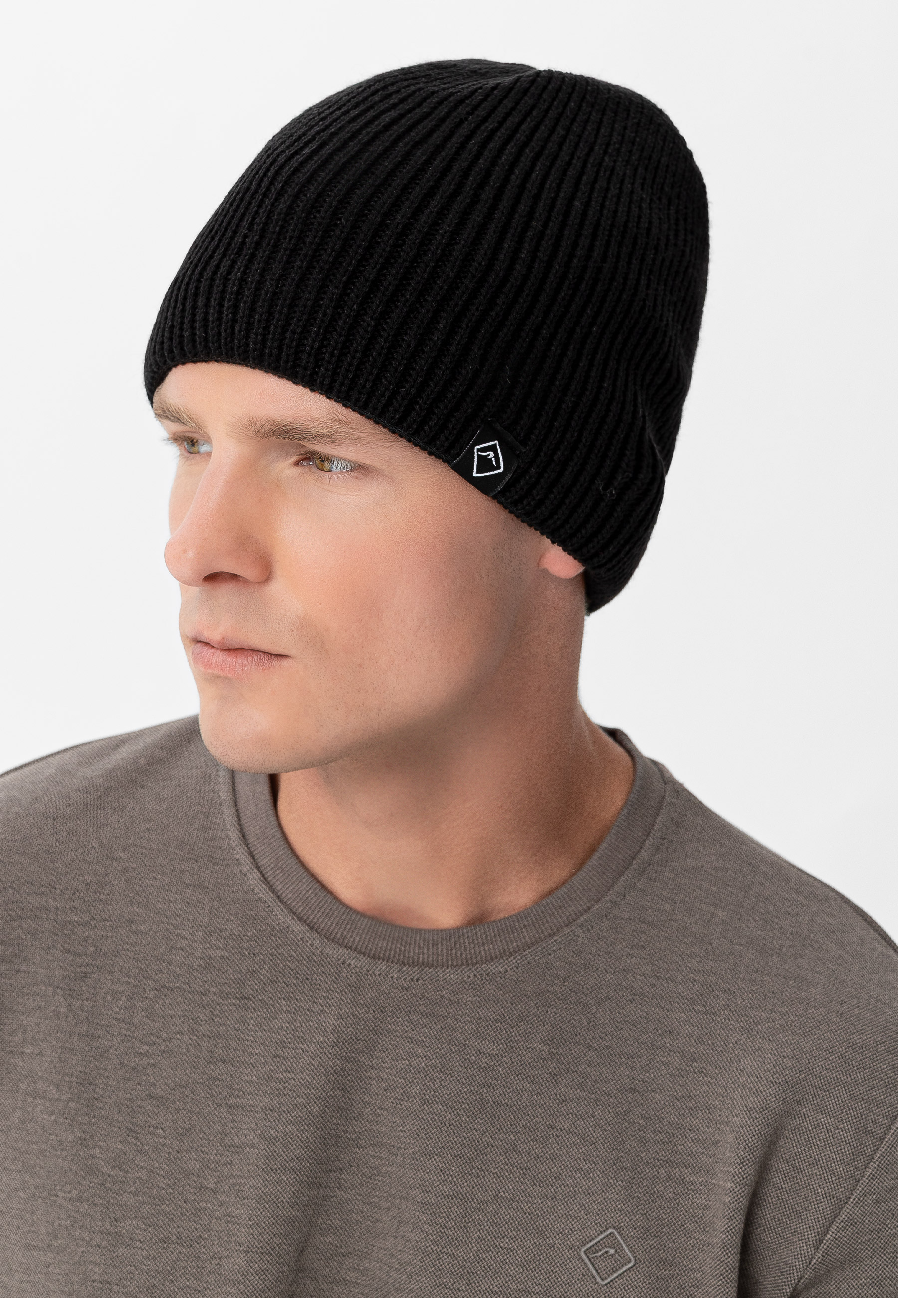 Klasyczna czapka zimowa H-REVERS