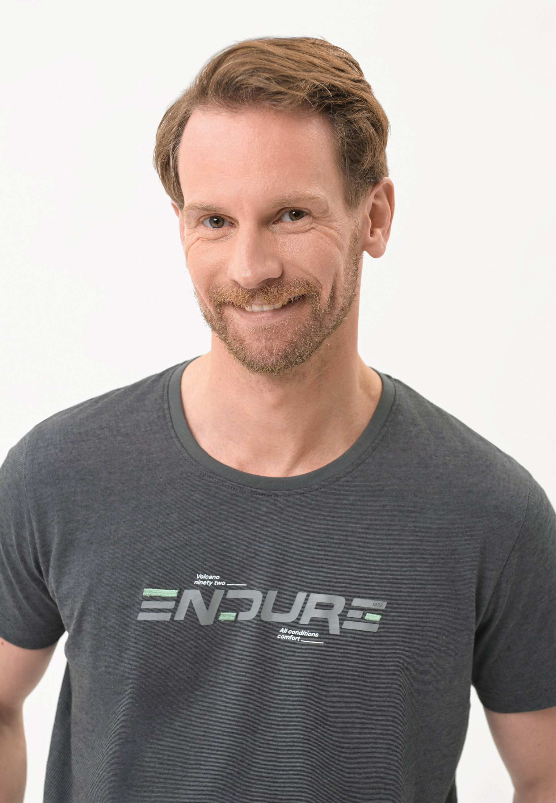 T-shirt w sportowym stylu T-ENDE