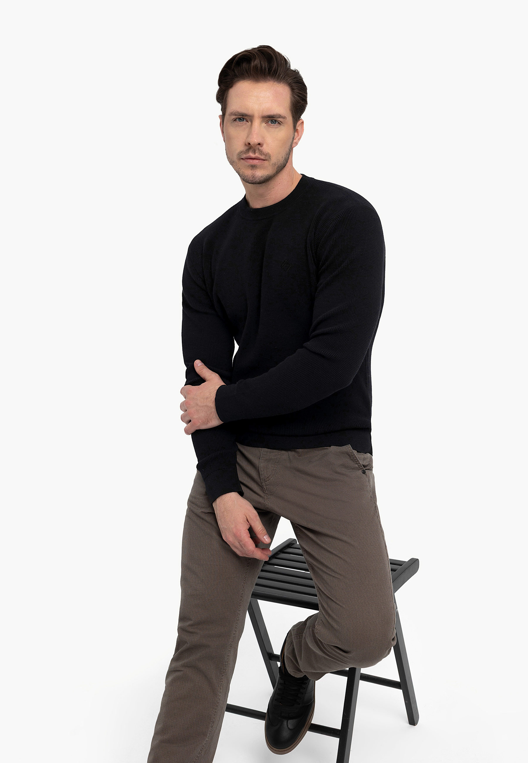 Czarny sweter S-HERO