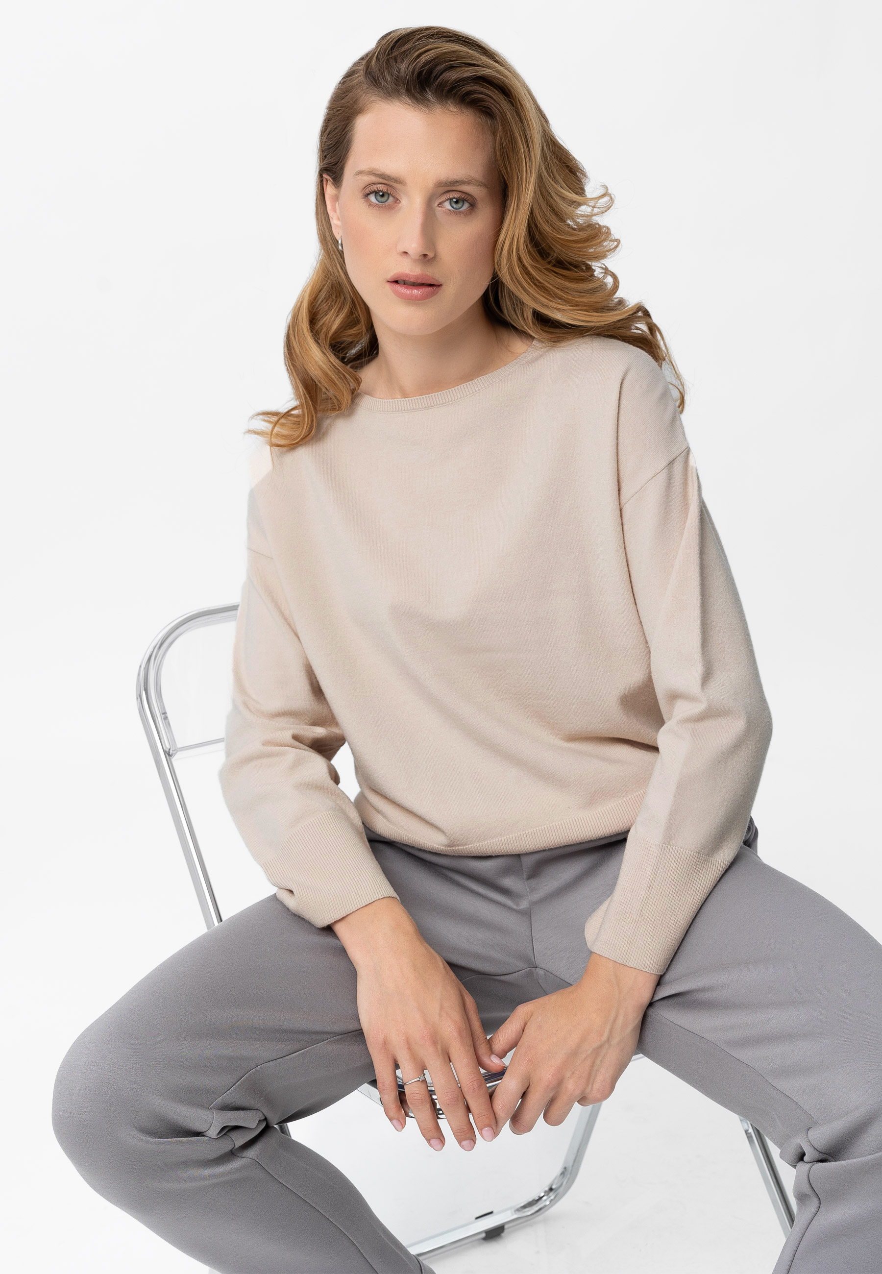 Gładki, luźny sweter S-MARI