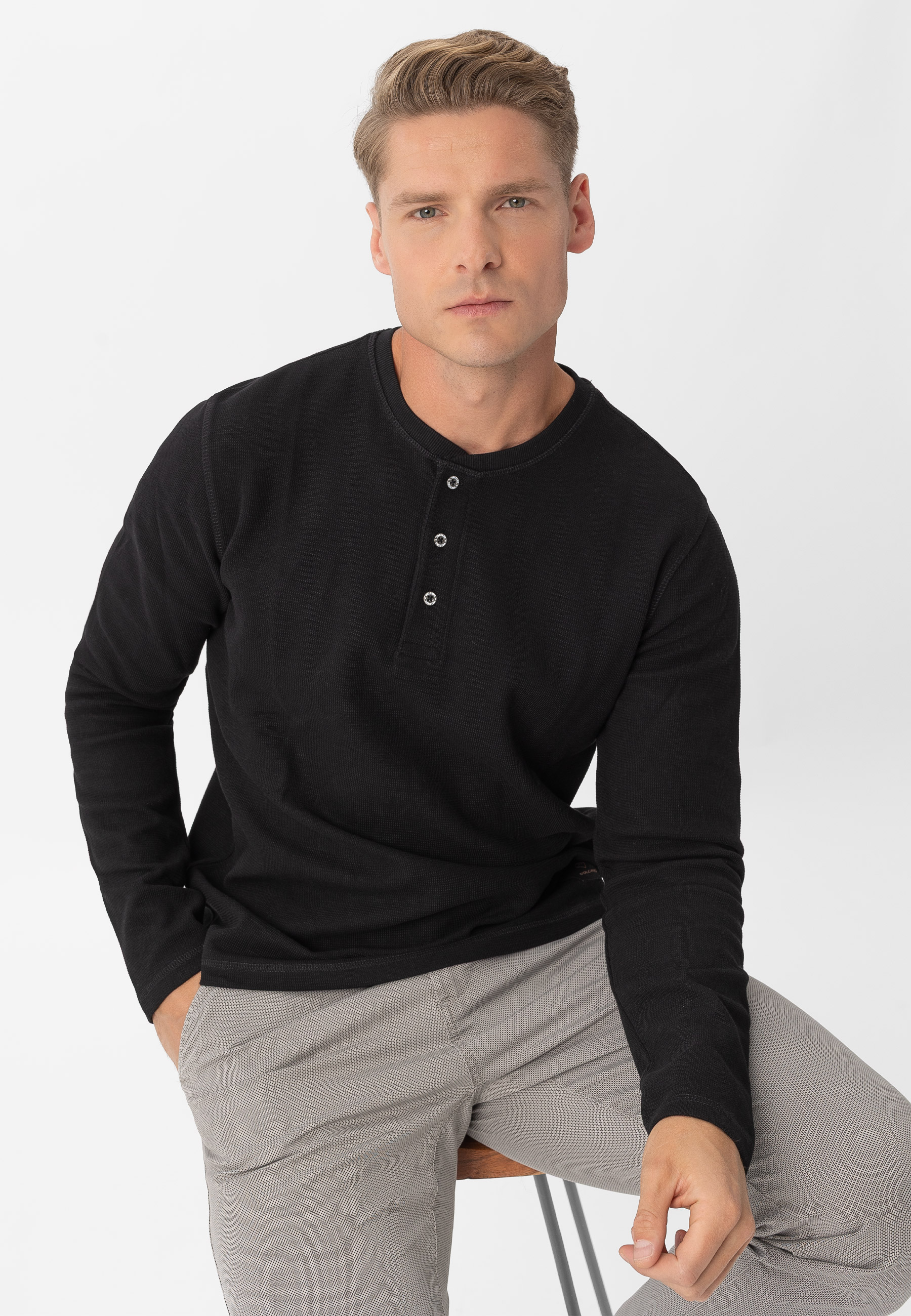 Czarny longsleeve L-AZUX