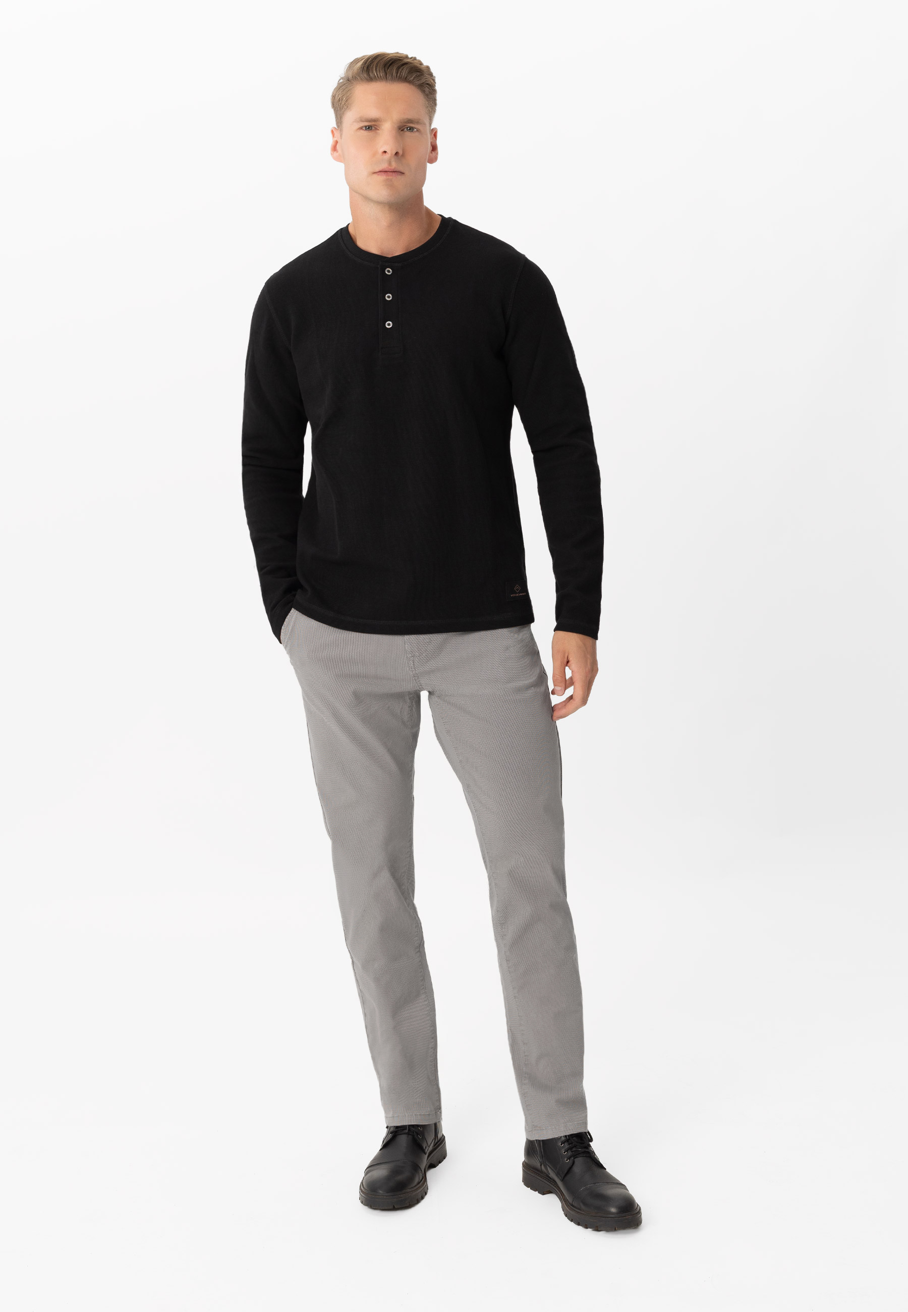 Materiałowe spodnie R-MATEO