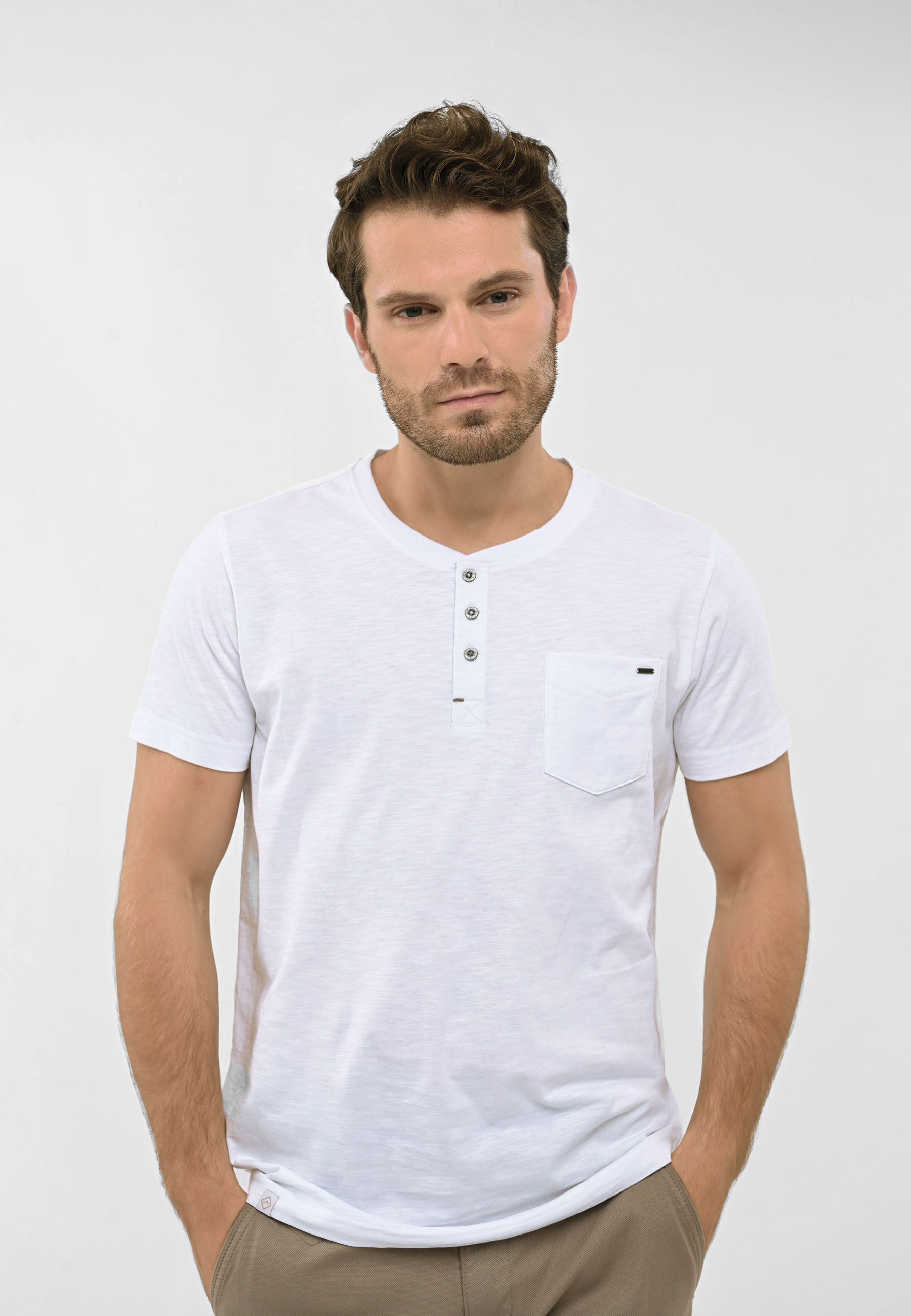 T-shirt z rozpinanym dekoltem T-HUBRIS