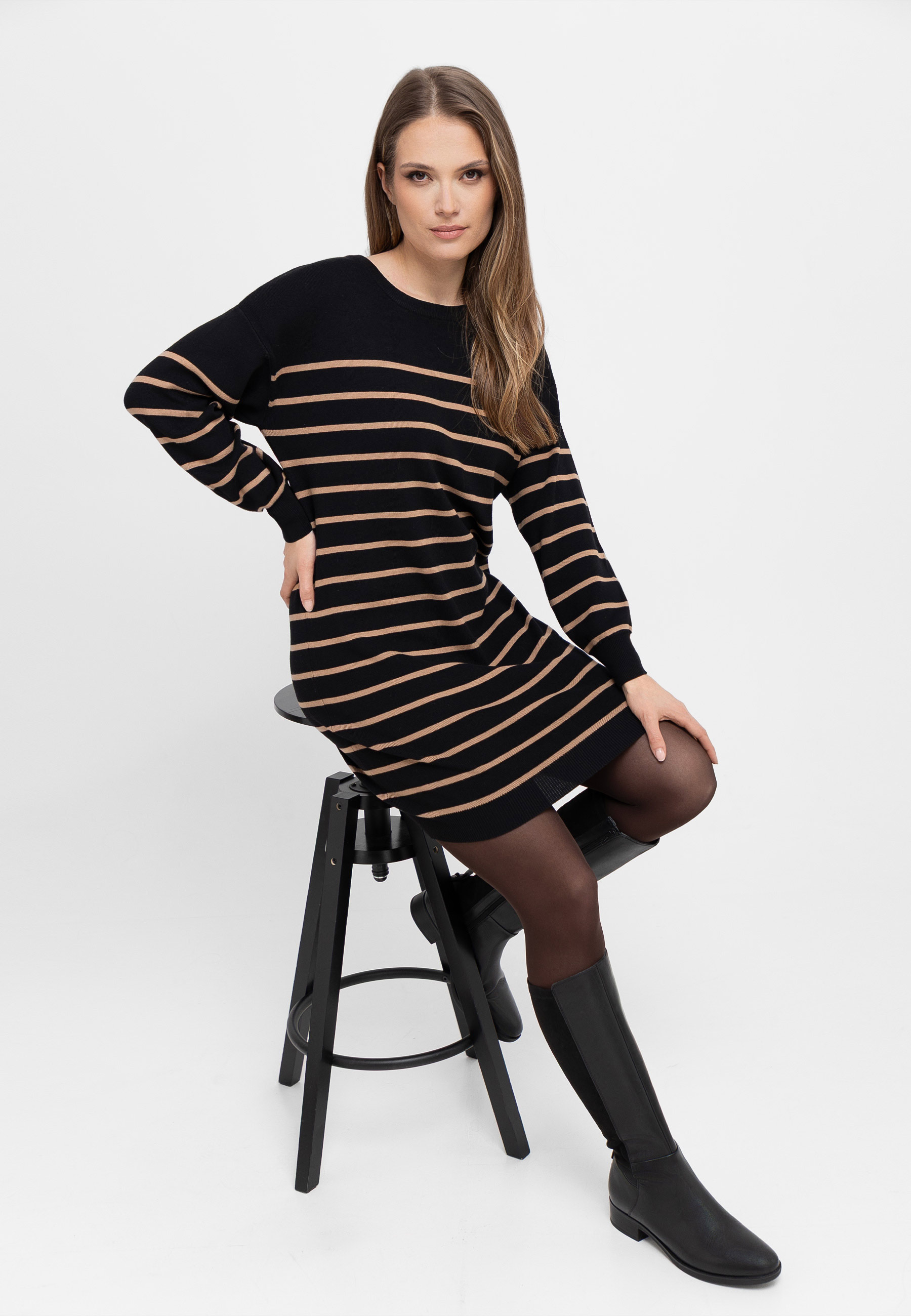 Dzianinowa sukienka w paski G-SENTI