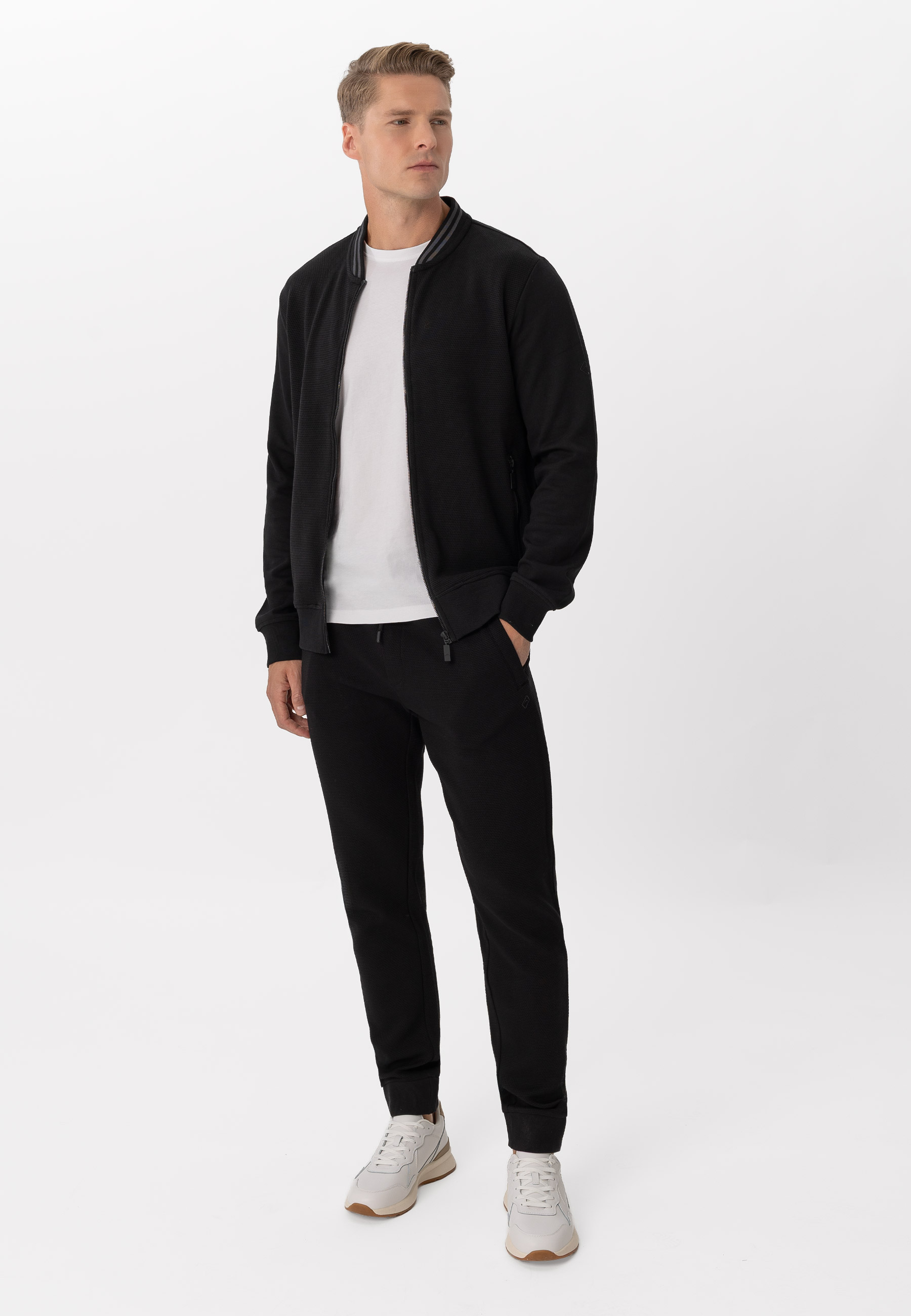 Czarne joggery N-GON