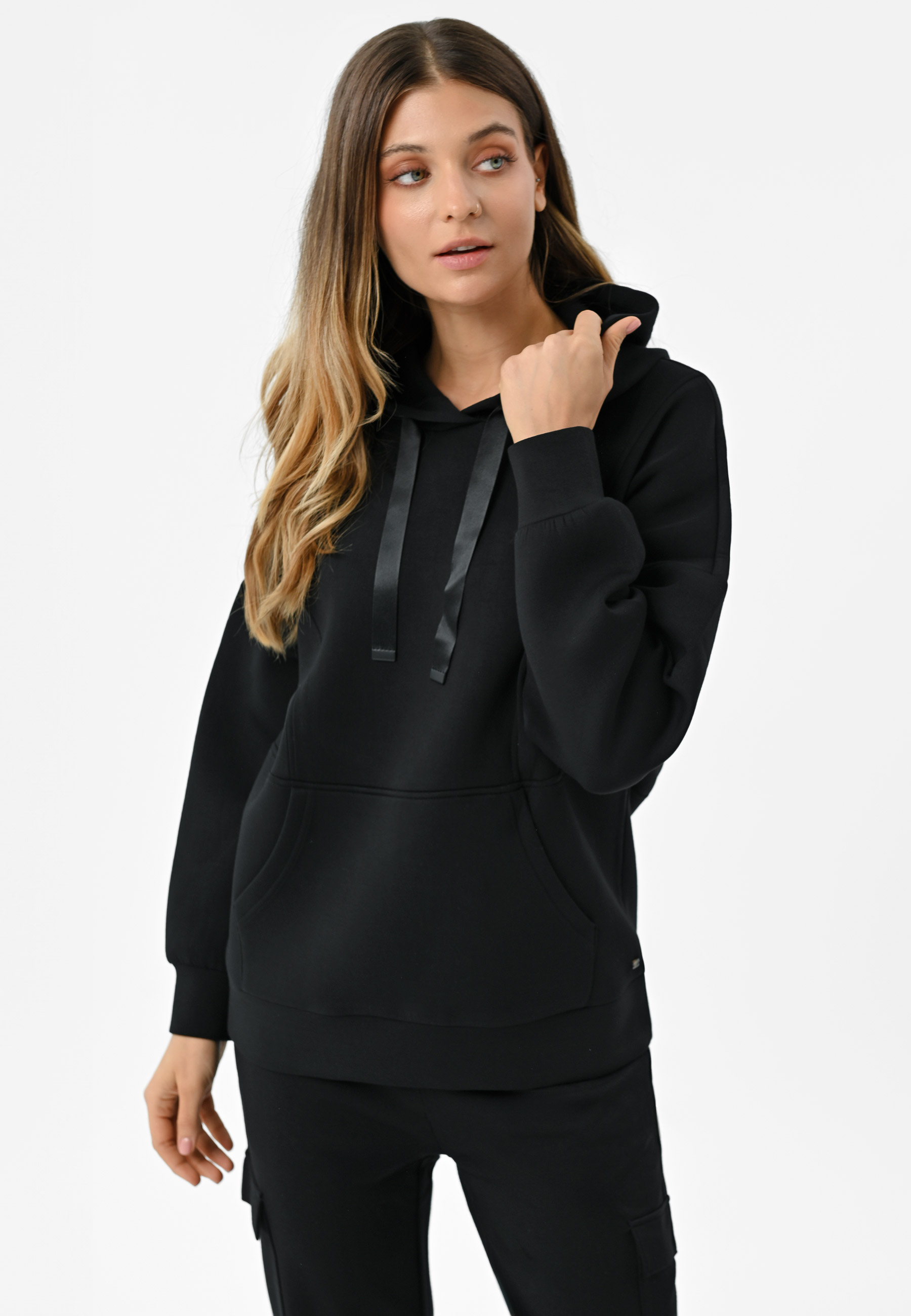 Czarna bluza z kapturem B-AMBER