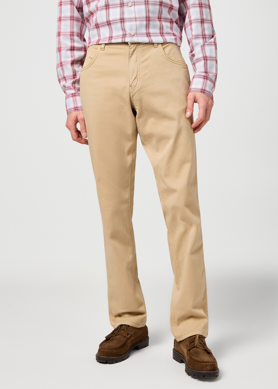 MESKIE SPODNIE MATERIALOWE WRANGLER GREENSBORO PLAZA TAUPE 112362345