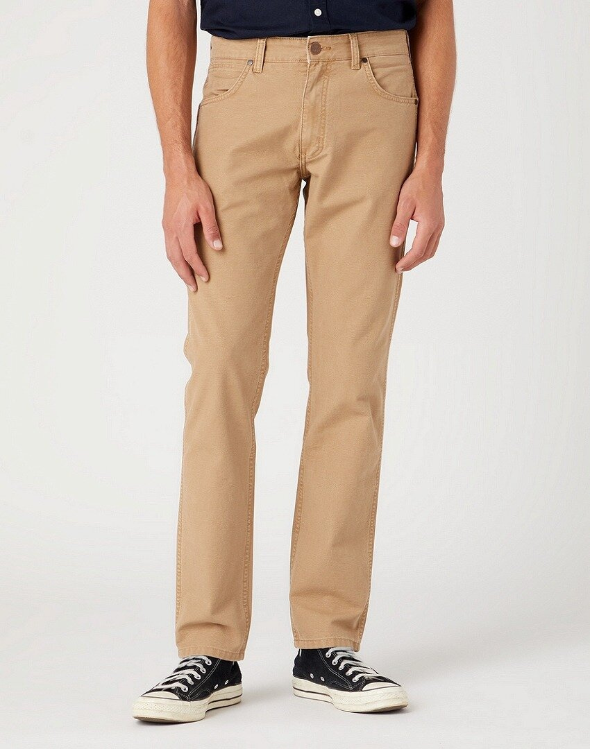 WRANGLER GREENSBORO MĘSKIE SPODNIE MATERIAŁOWE TIGERS EYE W15QDRC20 112334233