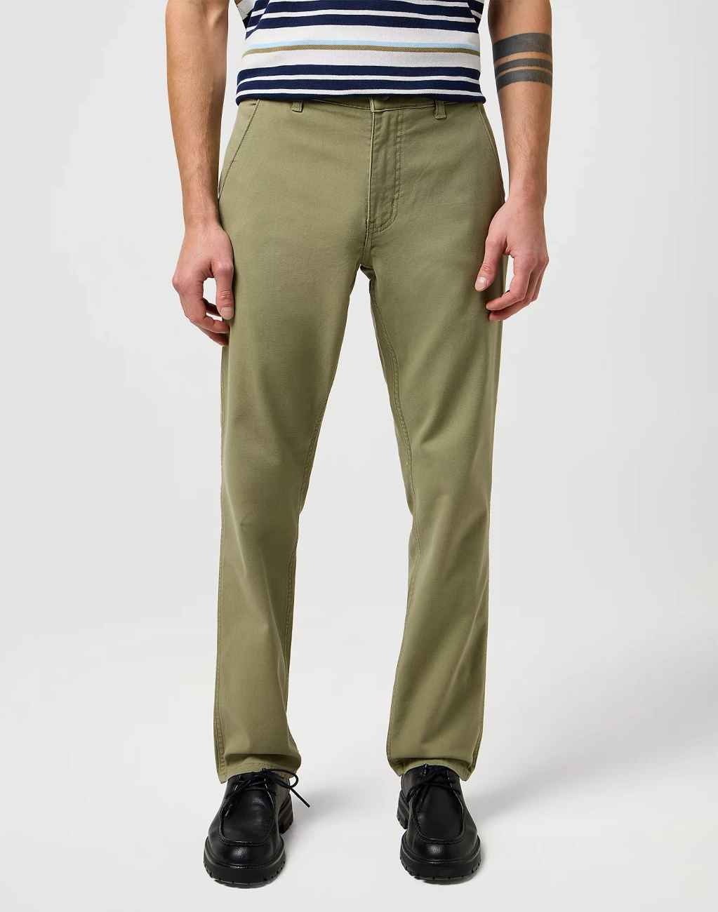 MESKIE SPODNIE WRANGLER REGULAR CHINO ALOE 112371031