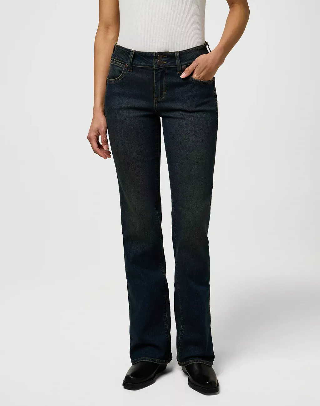 DAMSKIE SPODNIE WRANGLER LOW RISE BOLD BOOT PIONEER TOWN 112371208