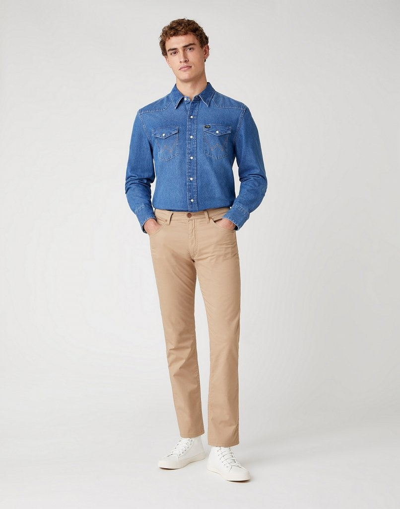 MĘSKIE SPODNIE MATERIAŁOWE WRANGLER GREENSBORO CORNSTALK W15QWAX4K 112127120