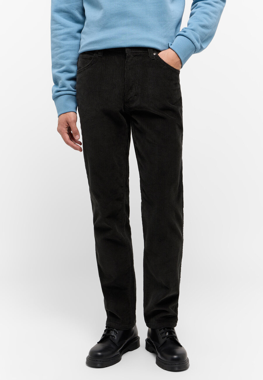 Męskie Spodnie Sztruksowe MUSTANG Tramper Straight S Pirate Black 1015533 4088