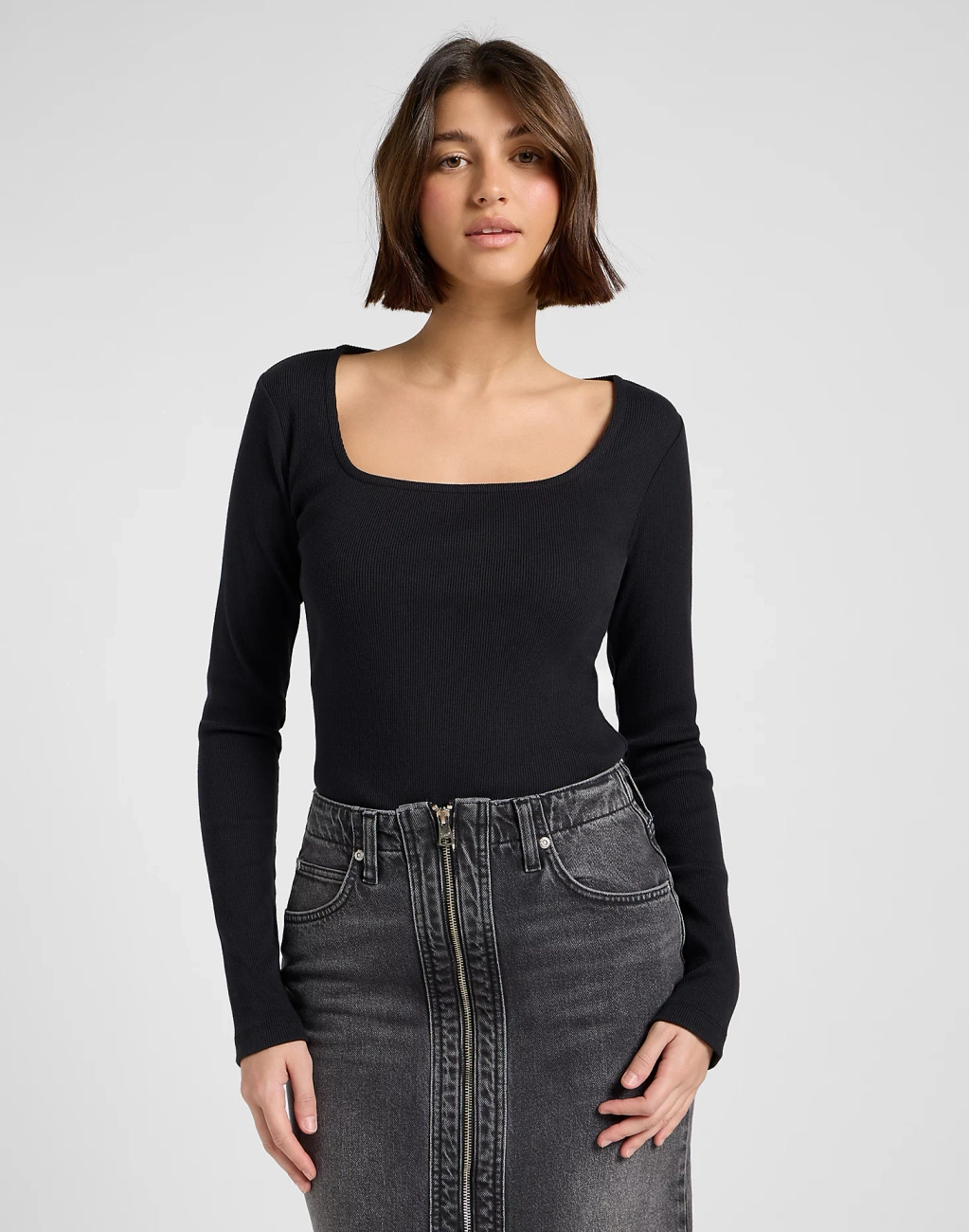 DAMSKA KOSZULKA LEE LS SQUARE NECK BLACK 112370951