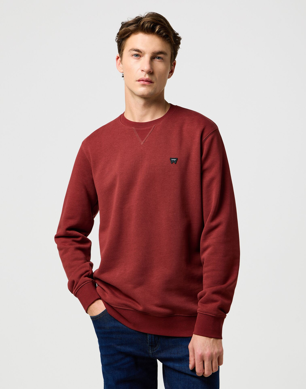 MESKA BLUZA WRANGLER SIGN OFF CREW FIRED BRICK 112371464