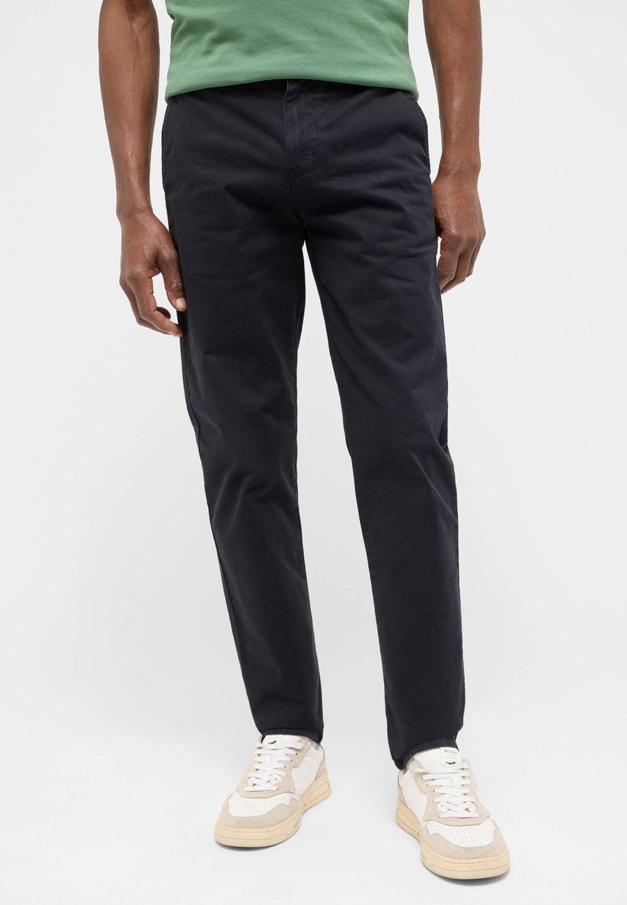 Męskie Spodnie Jeansowe Mustang Style Daytona Chino Black Beauty 1016357 4185