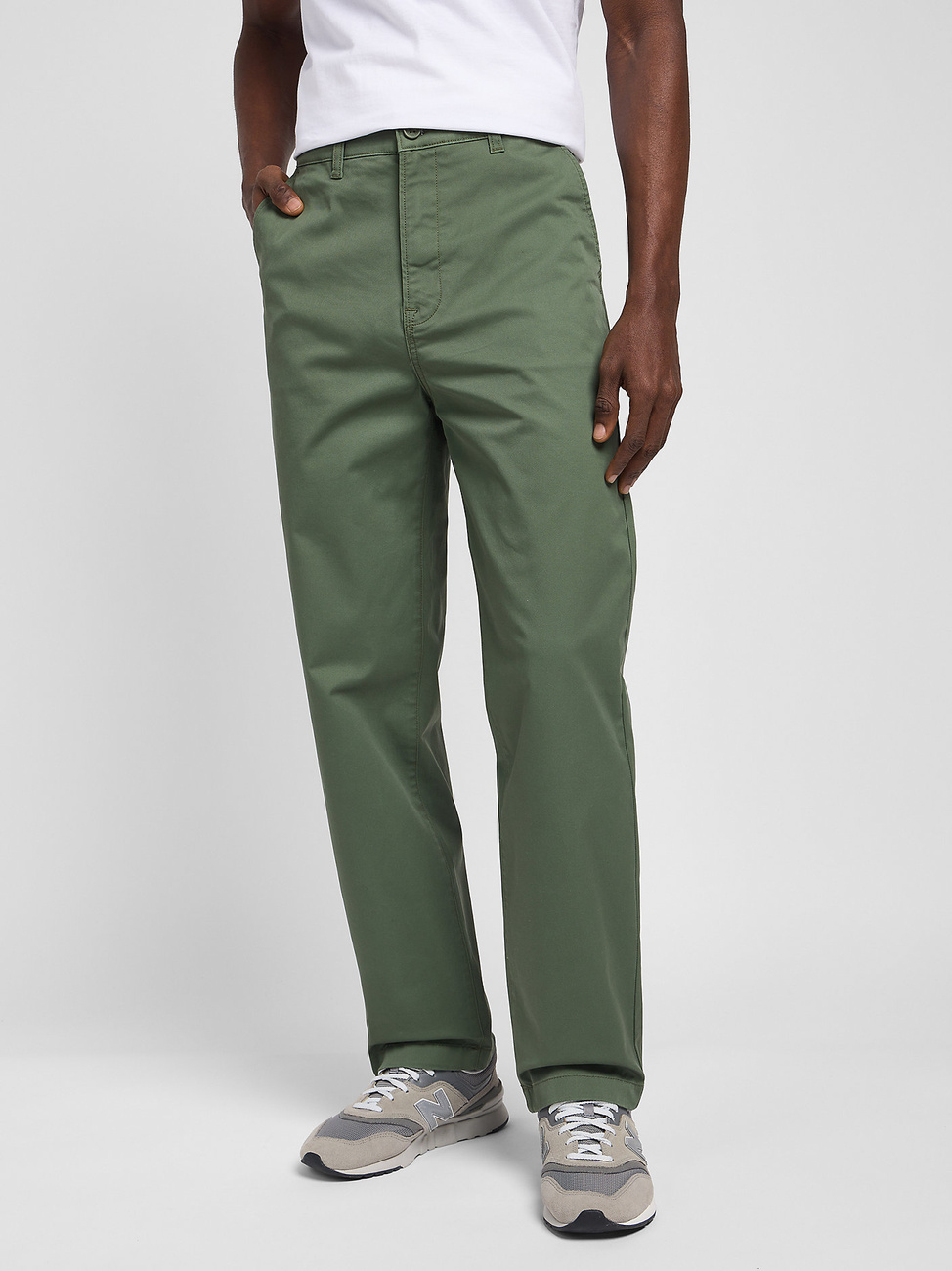 LEE MĘSKIE SPODNIE MATERIAŁOWE LEE RELAXED CHINO OLIVE GROVE 112342934