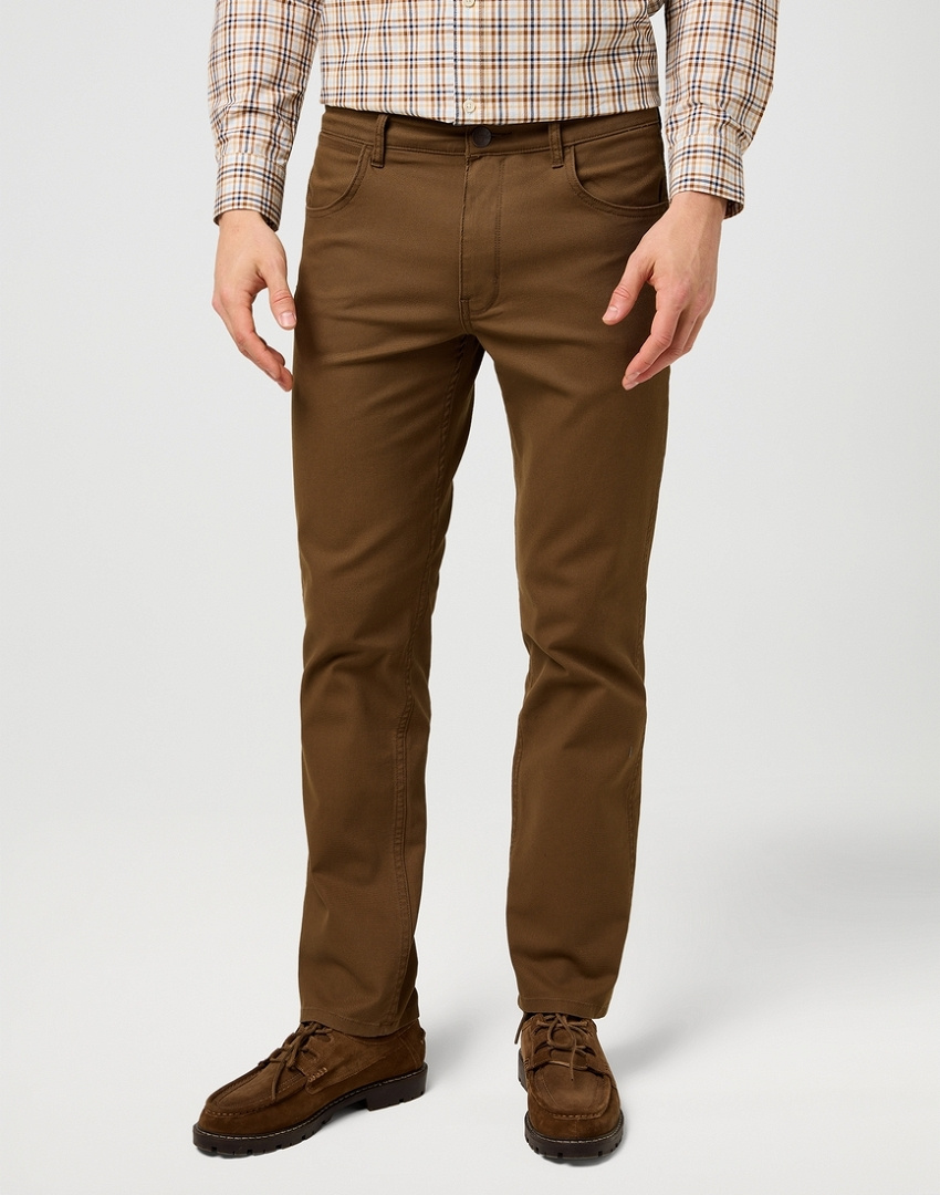 MESKIE SPODNIE WRANGLER GREENSBORO DARK EARTH 112371571