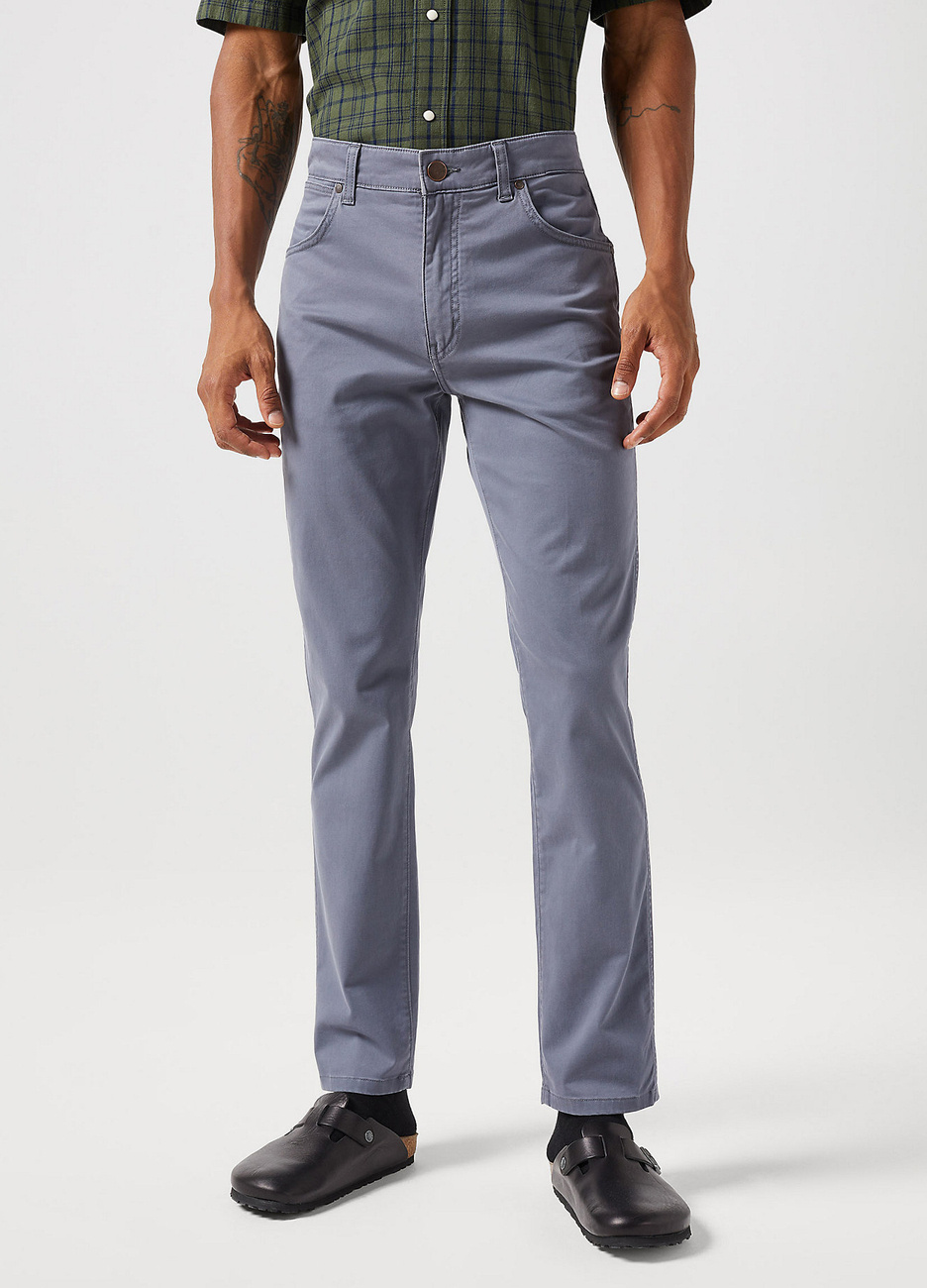 WRANGLER MĘSKIE SPODNIE MATERIAŁOWE LARSTON TURBULENCE 112351260 W18S017990