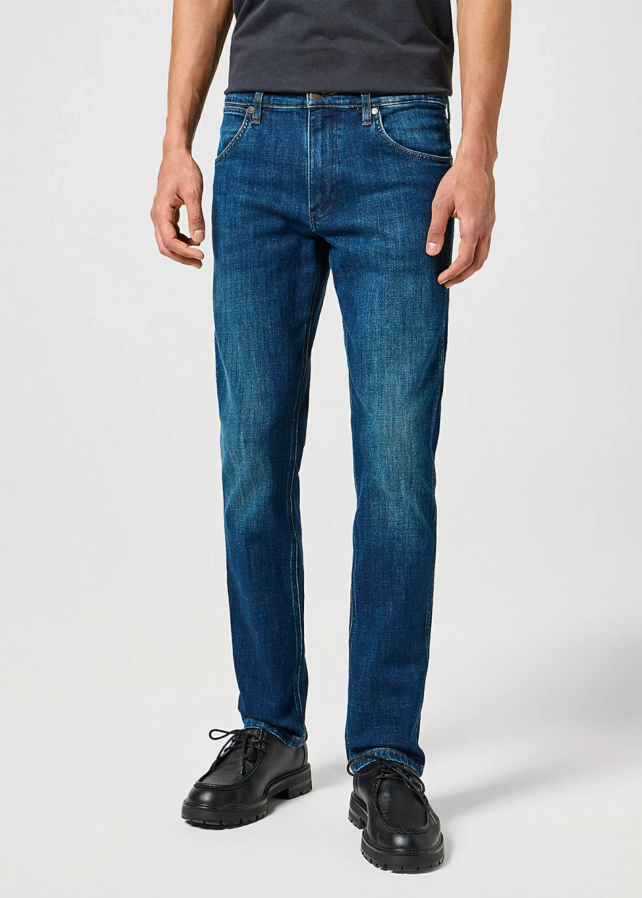 MĘSKIE SPODNIE JEANSOWE WRANGLER GREENSBORO AZURE FADE 112357206