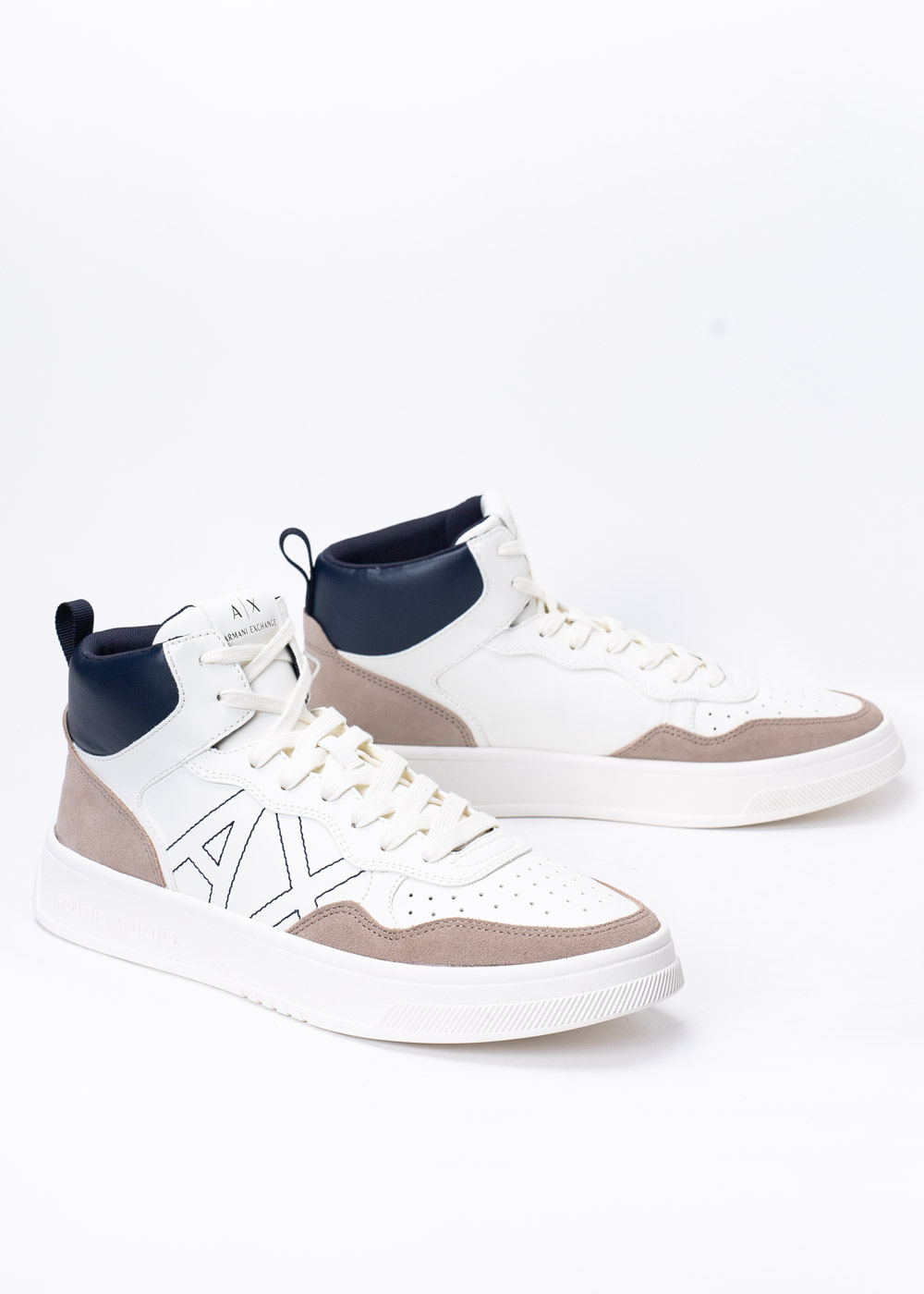 Sneakersy męskie białe ARMANI EXCHANGE XUZ040 XV601 S030