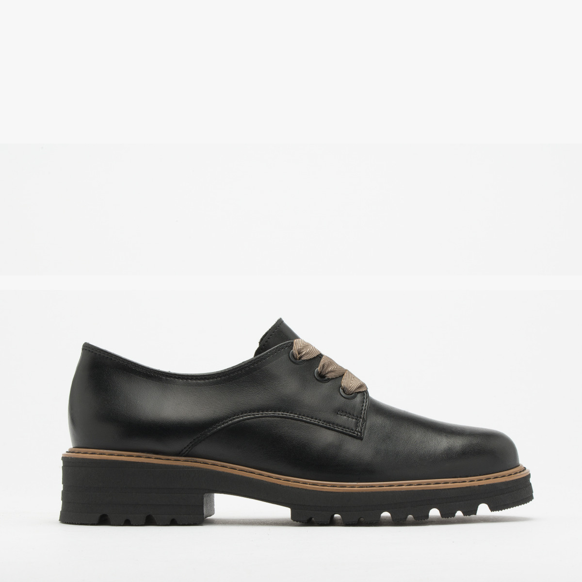 Czarne półbuty z ozdobnymi sznurówkami CLARISSA