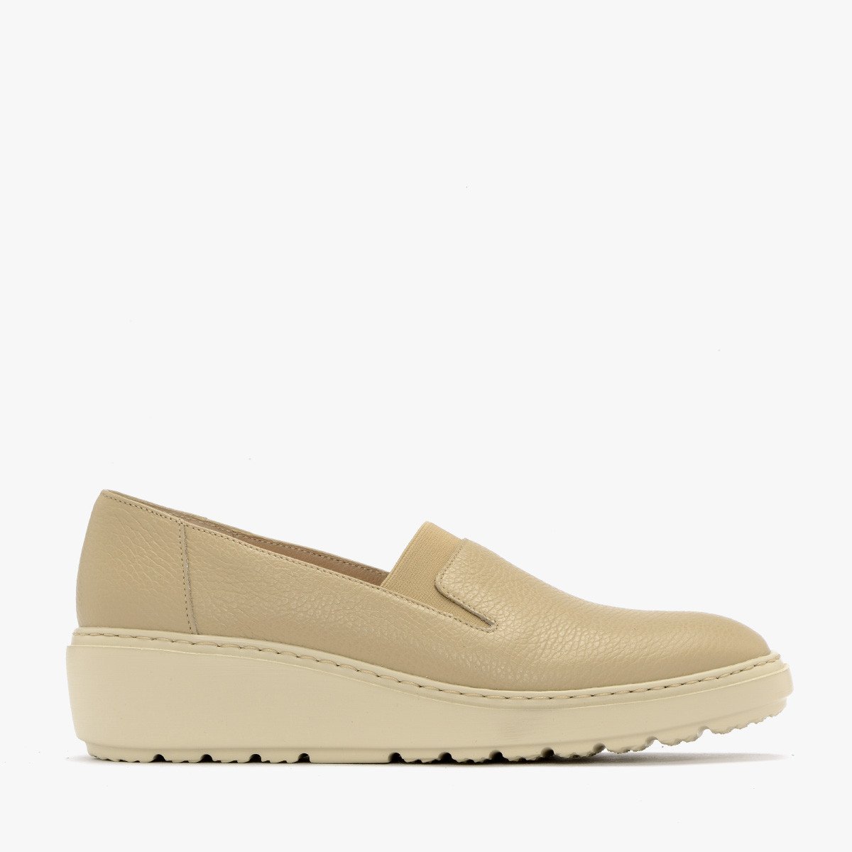 Beżowe mokasyny na lekkiej podeszwie BEATRICE