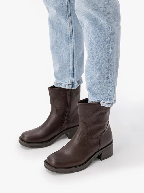 Brązowe botki ze skóry licowej