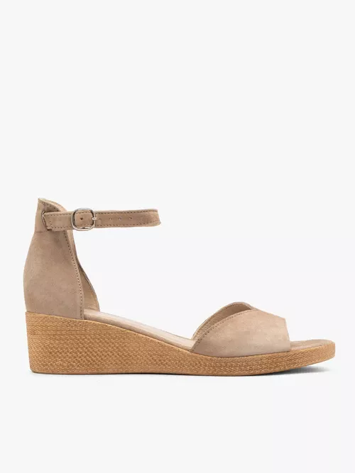 Beżowe sandały na platformie