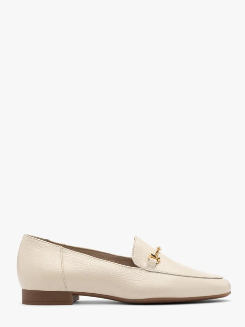 Kremowe mokasyny na płaskiej podeszwie