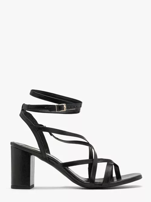 Czarne japonki na obcasie