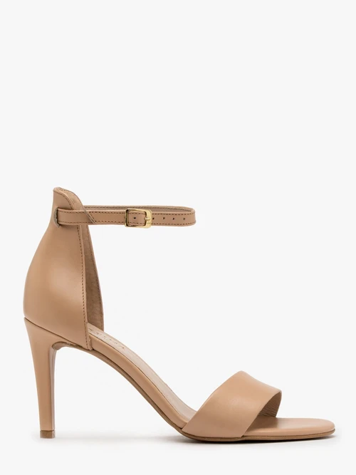 Beżowe sandały na szpilce