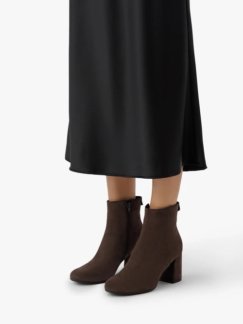 Brązowe welurowe botki na słupku