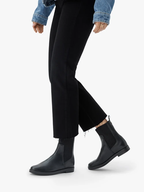 Czarne sztyblety ze ściągaczem