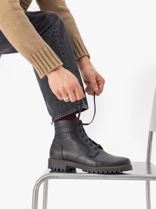 Czarne trzewiki ze skóry licowej