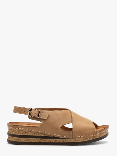 Beżowe sandały na platformie