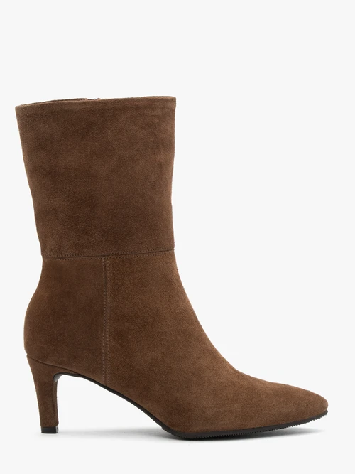 Brązowe wyższe botki ze skóry welurowej