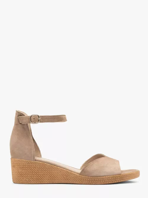 Beżowe sandały na platformie